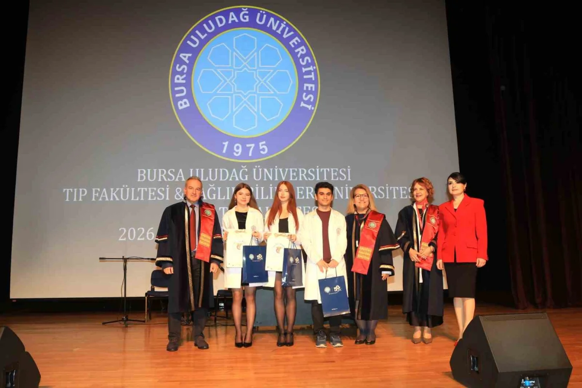 BUÜ Tıp Fakültesinde beyaz önlük heyecanı: Hekim adayları ilk adımı attı 3