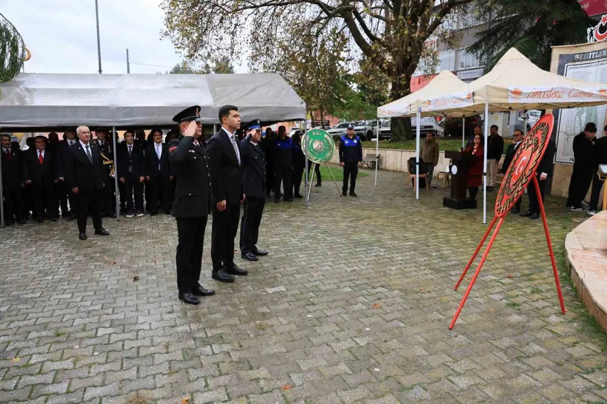 Çameli'de Cumhuriyet Bayramı kutlamaları çelenk sunma töreniyle başladı 3