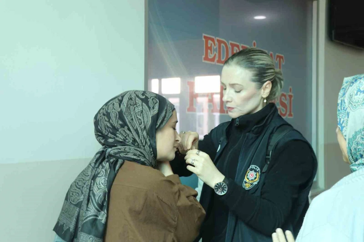 Sivas'ta KPSS heyecanında küpe engeli: Ehliyet getiren aday içeri alınmadı 5