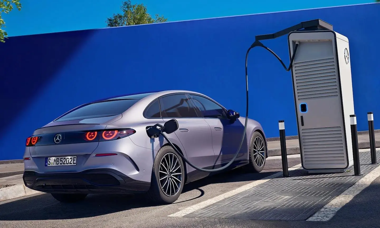 Elektrikli Mercedes C-Serisi'nin Türkiye fiyatı açıklandı