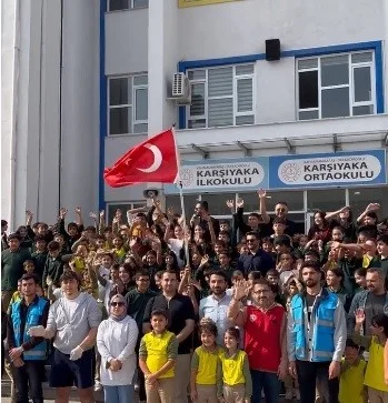 Kahramanmaraş'ta üniversite öğrencileri ilkokul duvarlarını renklendirdi 3