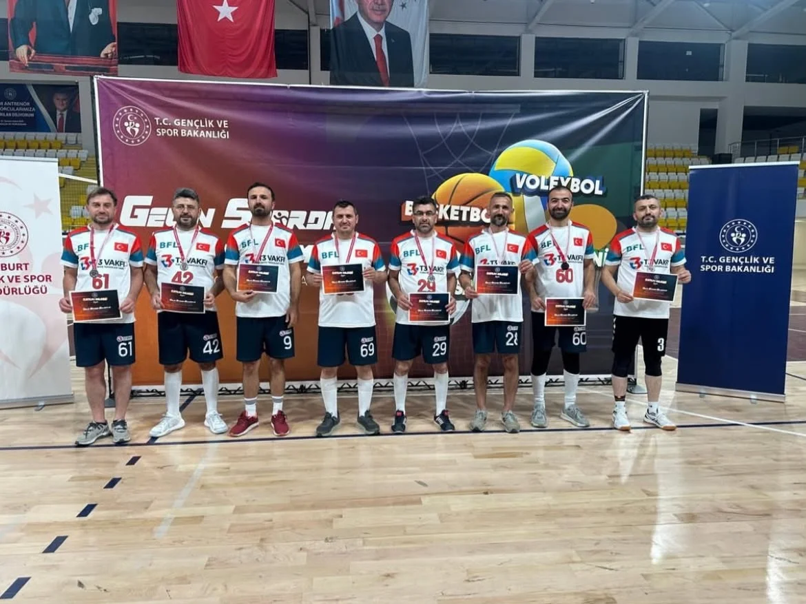 Bayburt'ta 4. Kamu Spor Oyunları voleybol il birinciliği tamamlandı 3