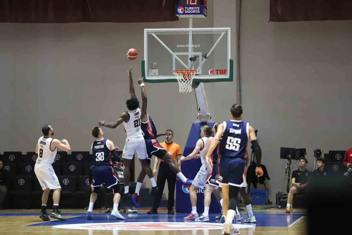 Bordo Basketbol lig lideri Bahçeşehir Koleji'ni 103-88 mağlup etti 1