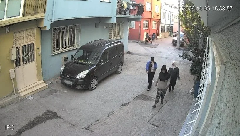 Bursa'da kapıyı filmle açıp 450 bin liralık ziynet eşyası çalan hırsız yakalandı 2