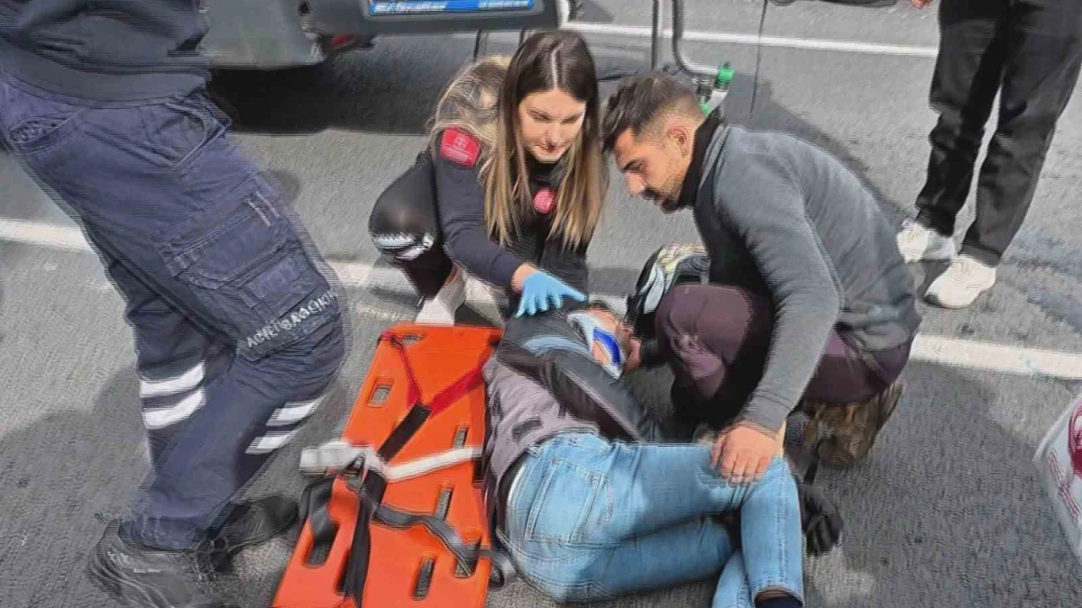 Kayseri'de otomobille çarpışan motosikletli havaya savruldu: Kaza anı kask kamerasında 5