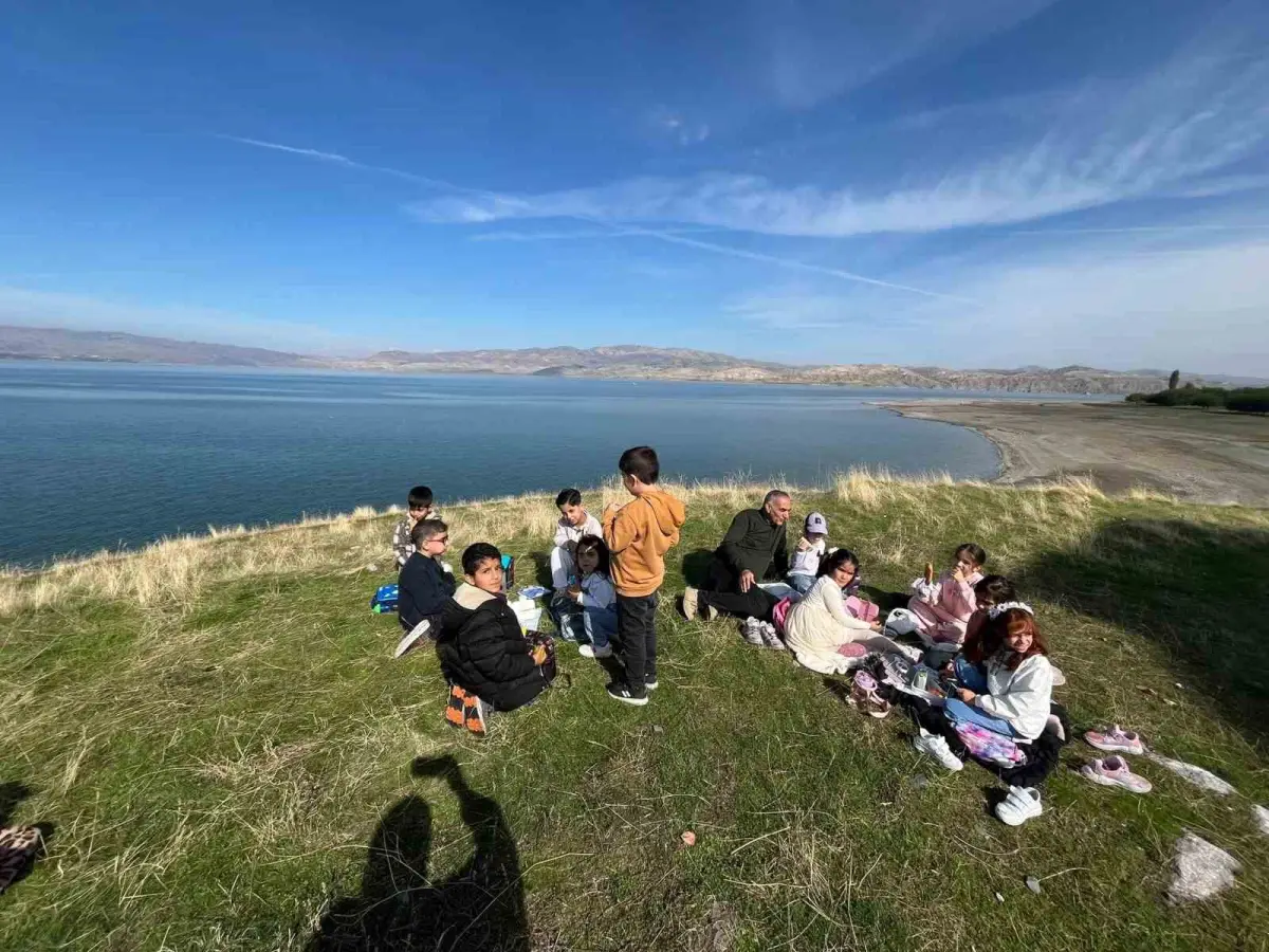 Elazığ'da ilkokul öğrencileri doğa eğitimi ve kuş gözlem etkinliğine katıldı 3