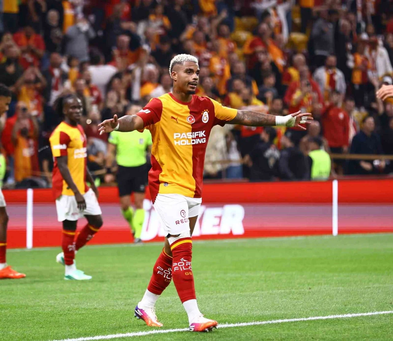 GALATASARAY’IN GABONLU FUTBOLCUSU MARİO LEMİNA, SAKATLIĞININ ARDINDAN KASIMPAŞA MAÇIYLA 35 GÜN...