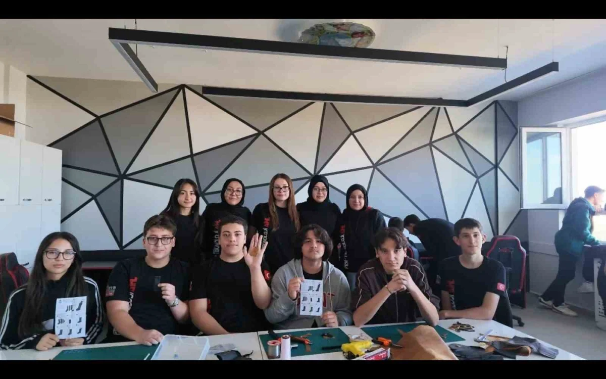 Denizli'de liseliler kaybolmaya yüz tutan zanaatları atölyelerden sınıflara taşıdı 5