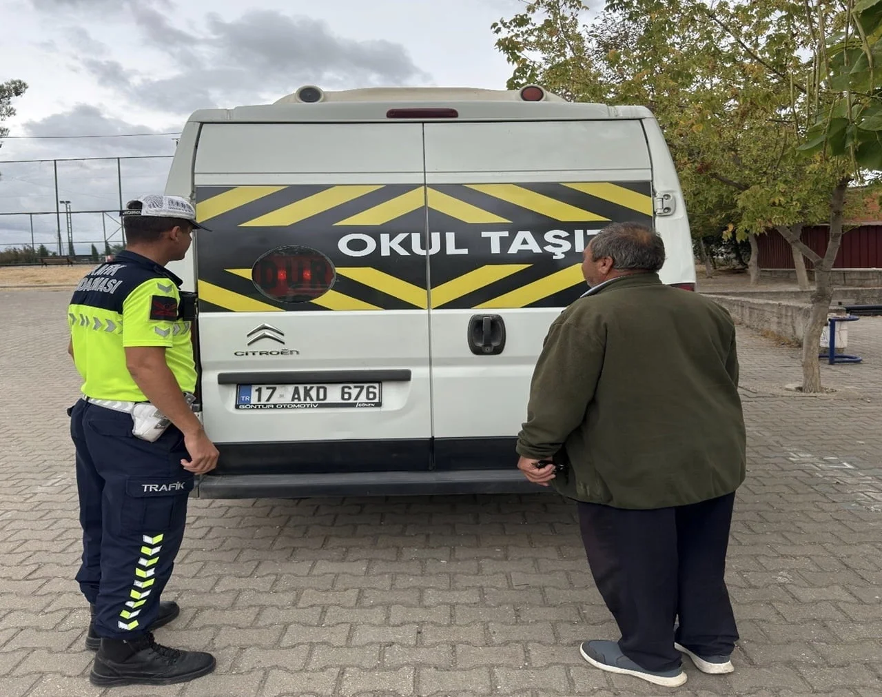 ÇANAKKALE’DE JANDARMA EKİPLERİNCE OKUL SERVİSLERİNE DENETİM GERÇEKLEŞTİRİLDİ.