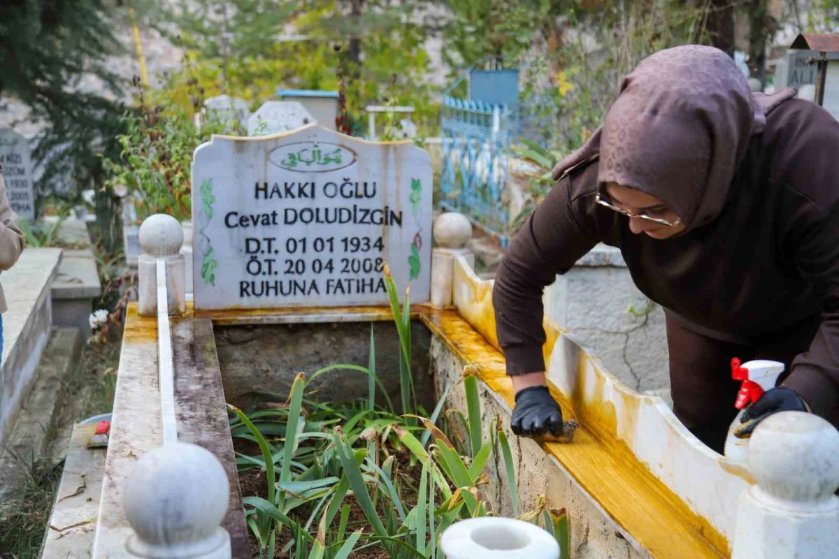 Gümüşhaneli sanatçı silinmiş mezar taşlarını ve çeşmeleri gönüllü yeniliyor 2