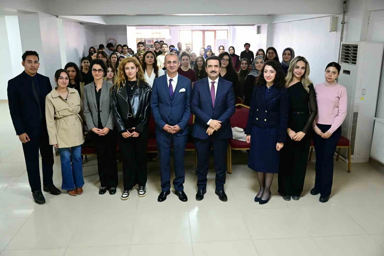 BAŞKAN TAŞKIN, GENÇ AVUKATLARLA MESLEKİ DENEYİMLERİNİ PAYLAŞTI