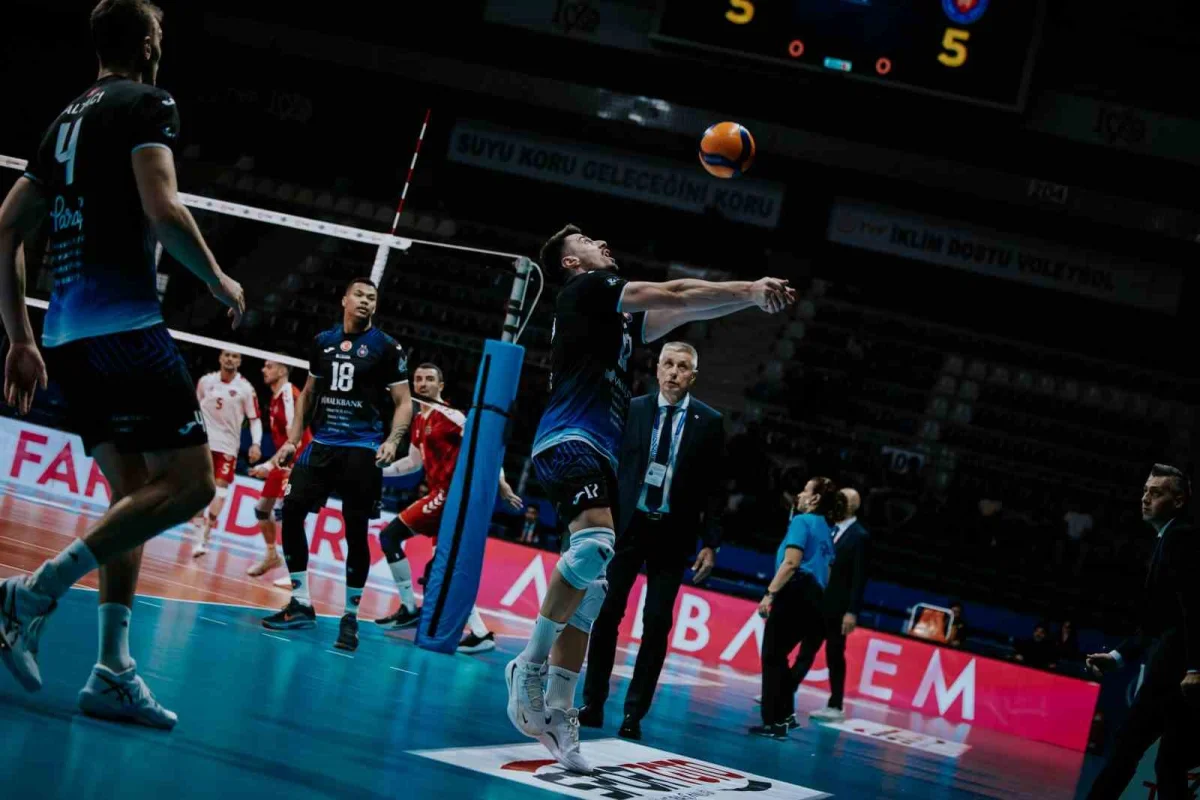 Efeler Ligi'nde beş setlik heyecan: Spor Toto evinde Halkbank'a boyun eğdi 5