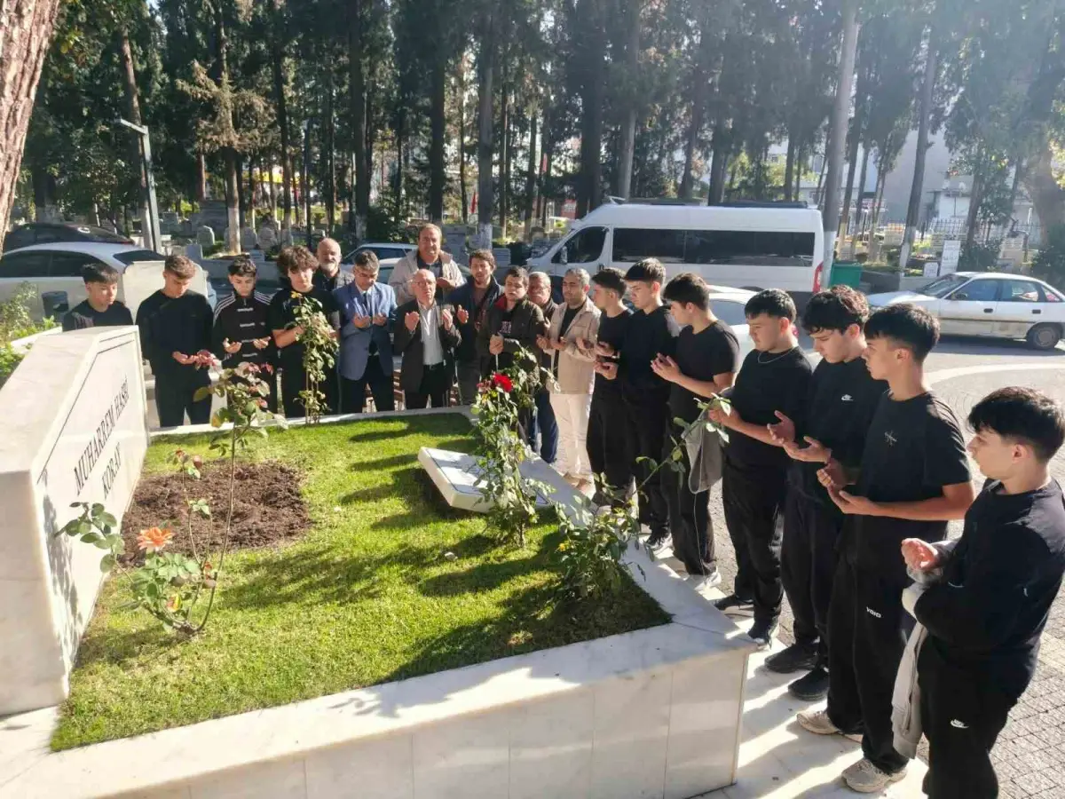 MHAL öğrencileri hayırsever Muharrem Hasbi Koray'ı kabri başında andı 2