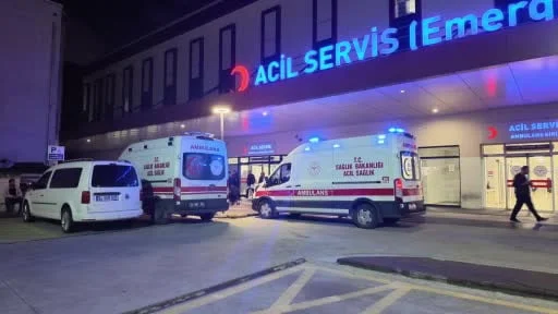 Esenyurt'ta tavuk döner yiyen 30 kişi zehirlenme şüphesiyle hastaneye başvurdu