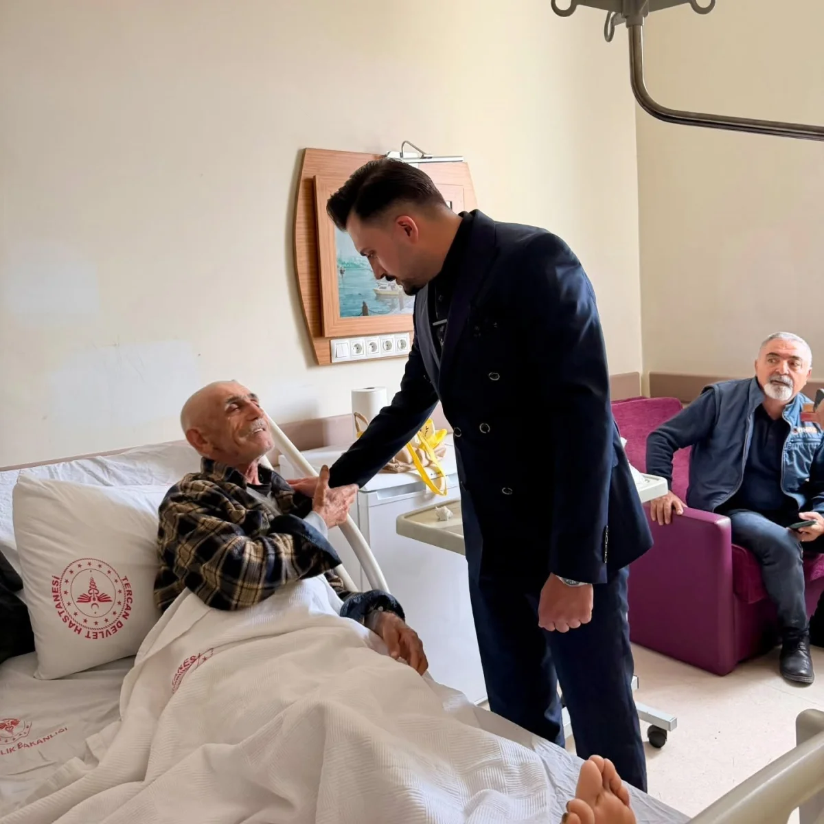 Tercan'da Hasta Hakları Günü kapsamında hastanede tedavi gören hastalar ziyaret edildi 3