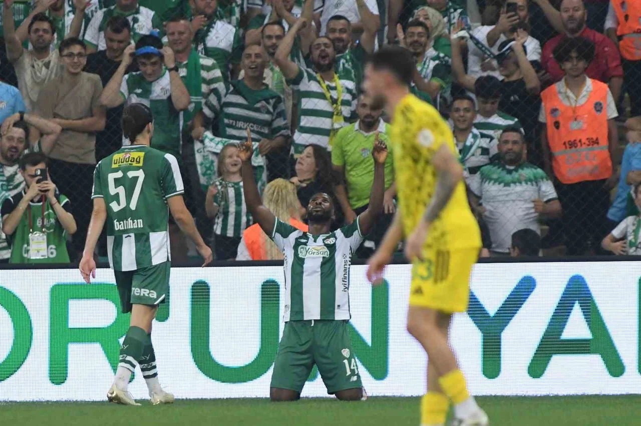BURSASPOR'UN SANTRFORU KELECHİ IHEANACHO VE SAFFET SANCAKLI'NIN 9 MAÇLIK GOL SERİSİNİ GERİDE...