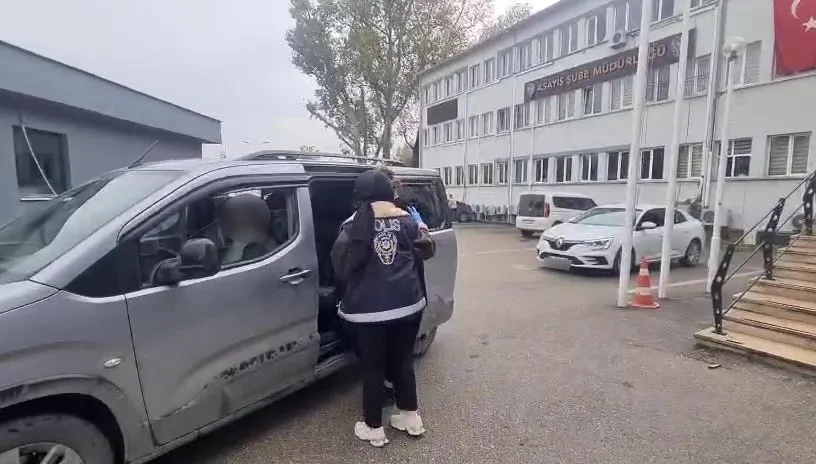 Bursa'da kapıyı filmle açıp 450 bin liralık ziynet eşyası çalan hırsız yakalandı 3