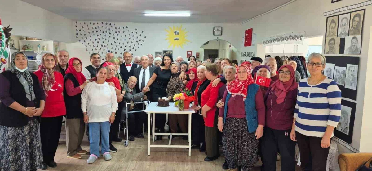 Odunpazarı Belediyesi'nin yaşlı bakım merkezlerinde Cumhuriyet coşkusu yaşandı 2