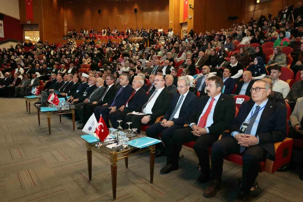 Erzurum'da dokuz ülkeden ilim insanı aile ve neslin korunması için buluştu 3