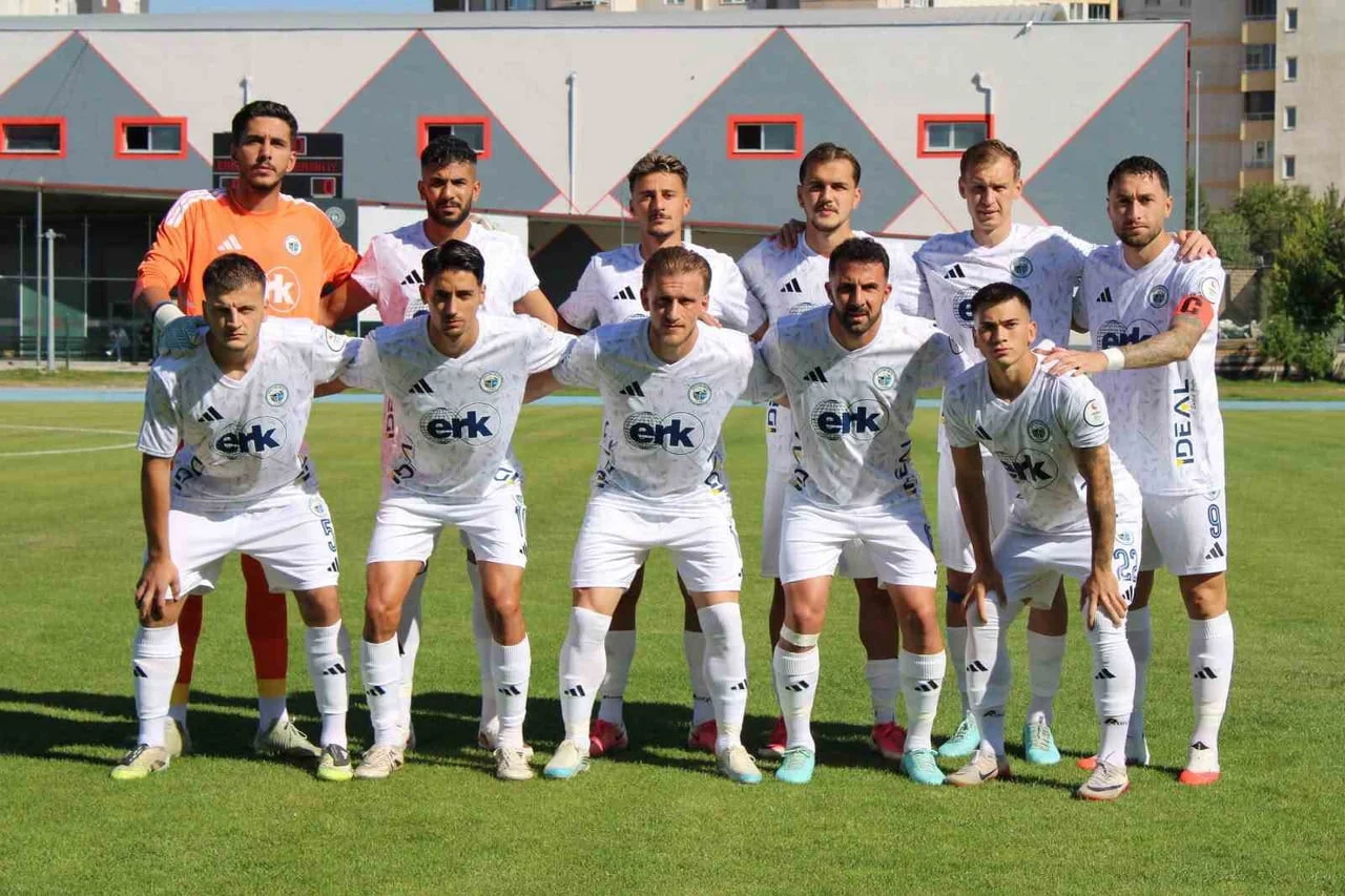TÜRKİYE 3. LİG EKİPLERİNDEN ERCİYES 38 FUTBOL KULÜBÜ, LİG MÜCADELESİNİ NAMAĞLUP OLARAK...