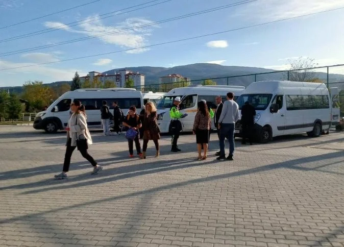 Kütahya'da okul servislerine sıkı denetim: Güvenlik tedbirleri mercek altında 4