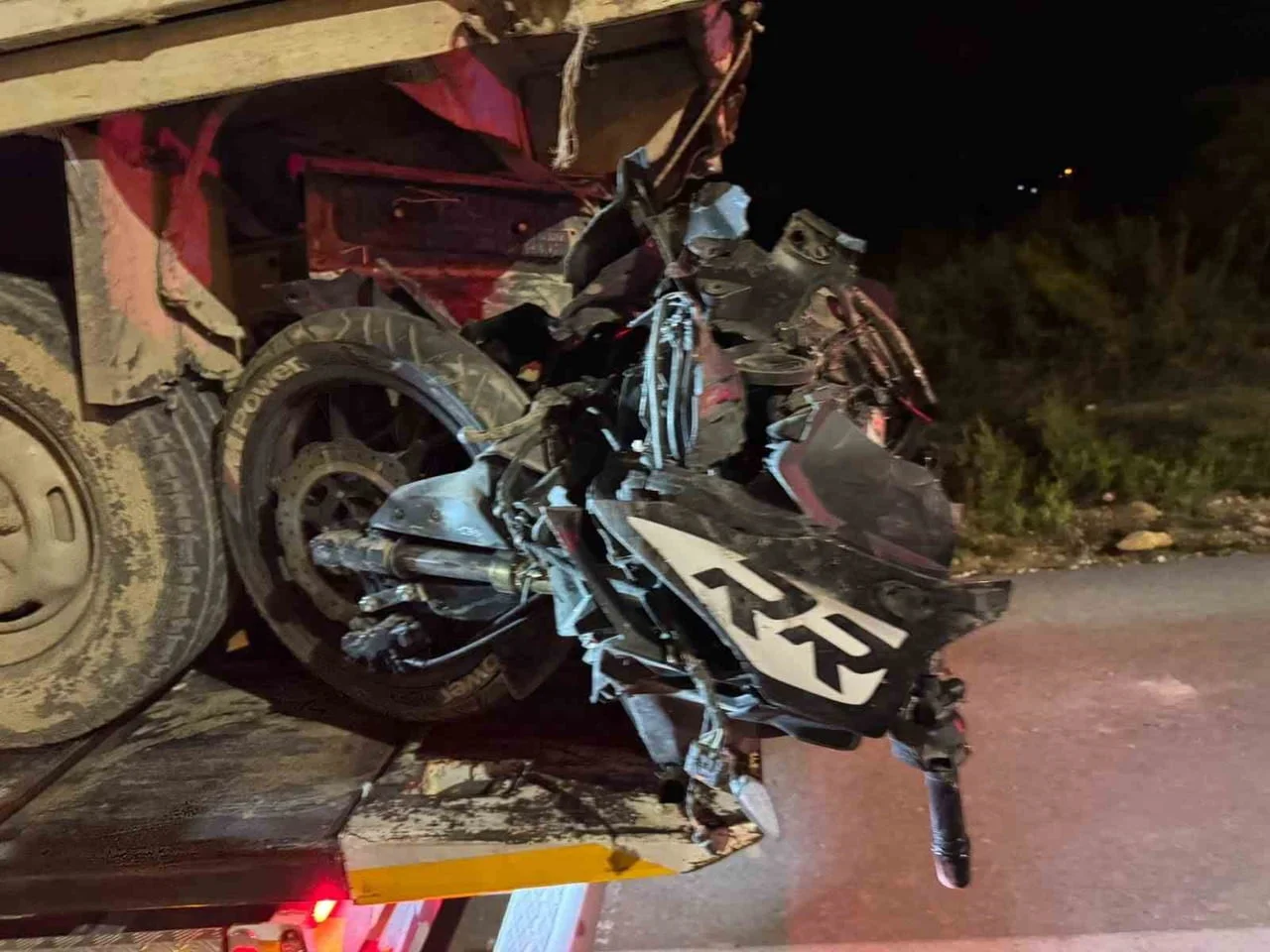 HATAY’DA PİKABLA ÇARPIŞAN MOTOSİKLETİN 19 YAŞINDAKİ SÜRÜCÜSÜ MEHMET ALTINÖZÜ HAYATINI...