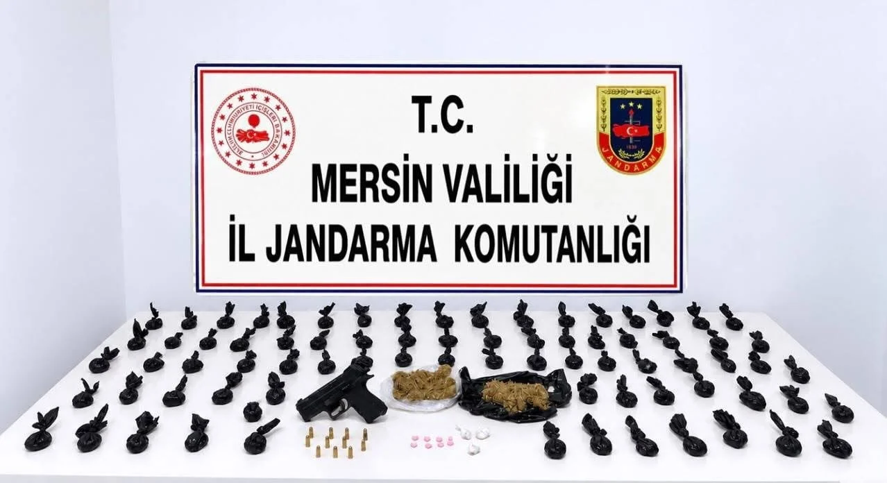 MERSİN'İN ERDEMLİ İLÇESİNDE GERÇEKLEŞTİRİLEN OPERASYONDA PAKET PAKET SATIŞA HAZIR HALE GETİRİLEN...