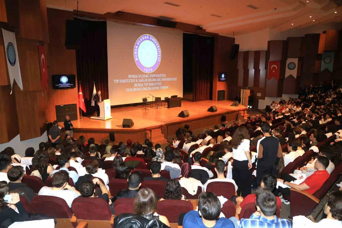BUÜ Tıp Fakültesinde beyaz önlük heyecanı: Hekim adayları ilk adımı attı 4