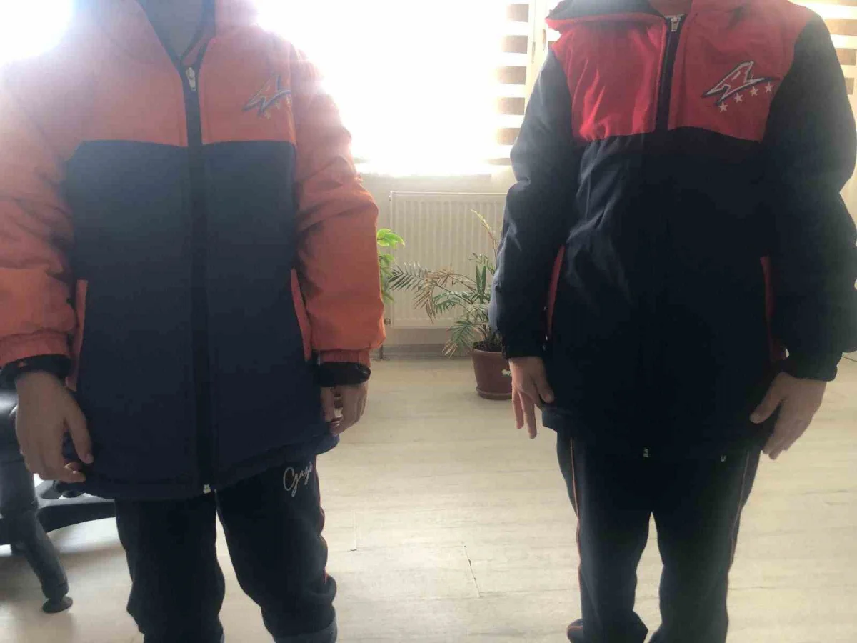 Şehit Teğmen Şenol Şentürk'ün hatırası öğrencilere yapılan mont yardımıyla yaşatılıyor 4