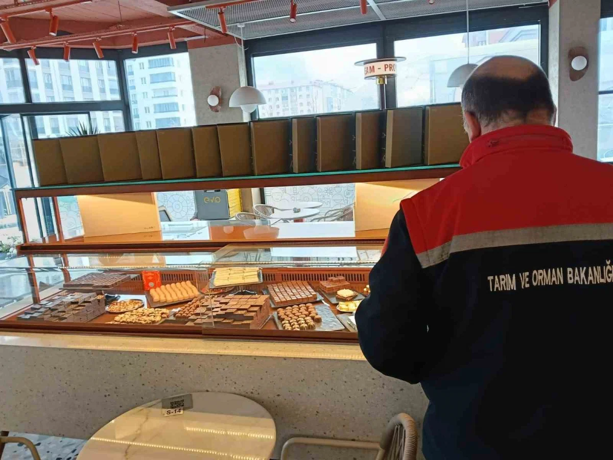 Erzurum'da bir haftada 299 işletmeye gıda denetimi yapıldı 3