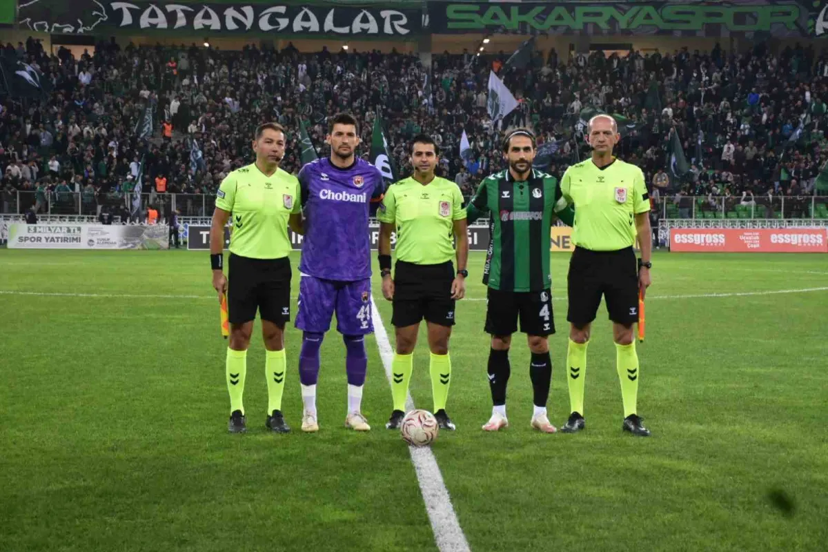 Sakaryaspor evinde Erzincanspor'a 3-1 boyun eğdi 4