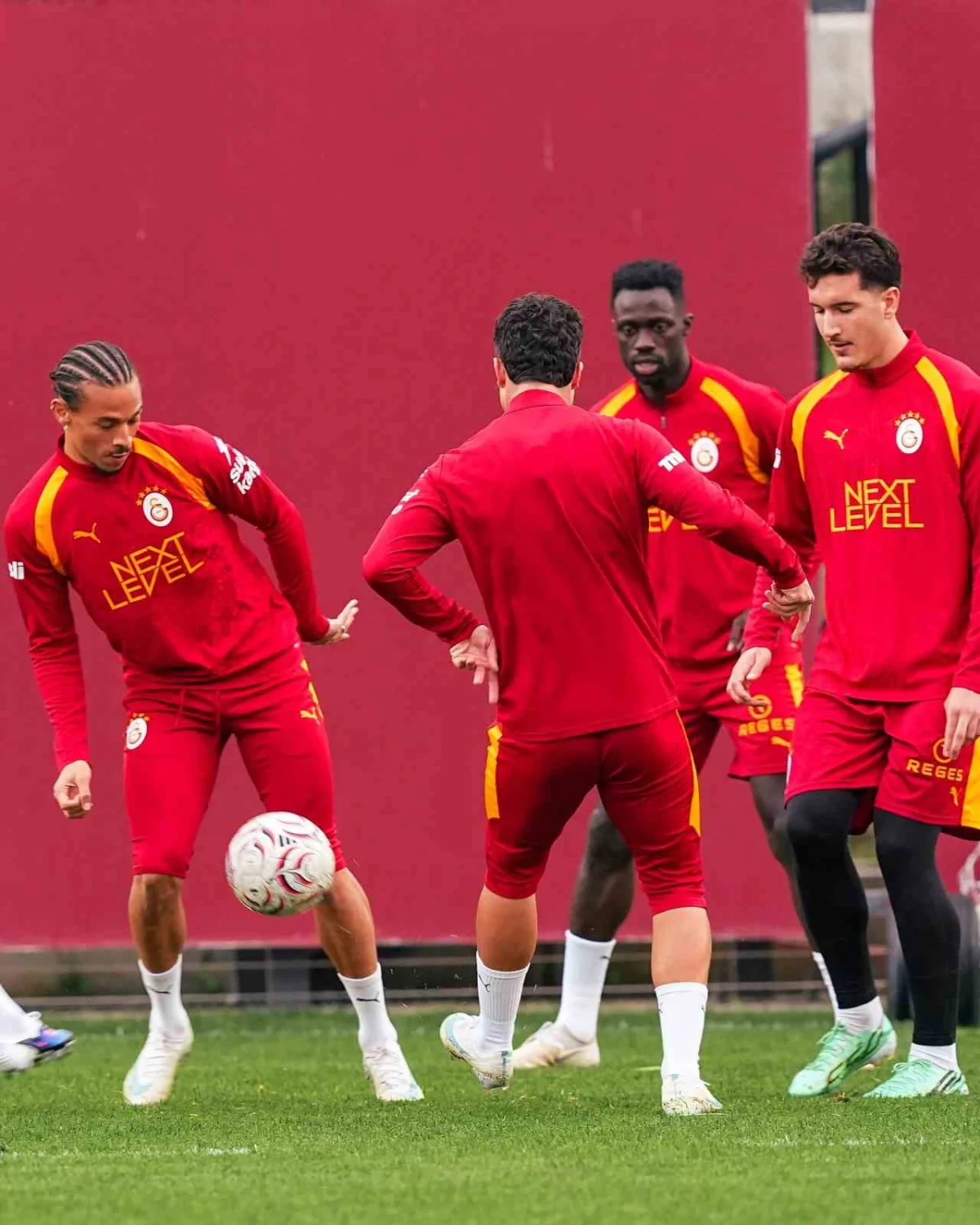 Galatasaray'da Fenerbahçe derbisi mesaisi sürüyor 4