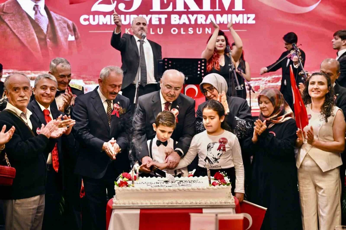 Denizli'de Cumhuriyet'in 103. yıl dönümü resepsiyonunda istikbal vurgusu 4