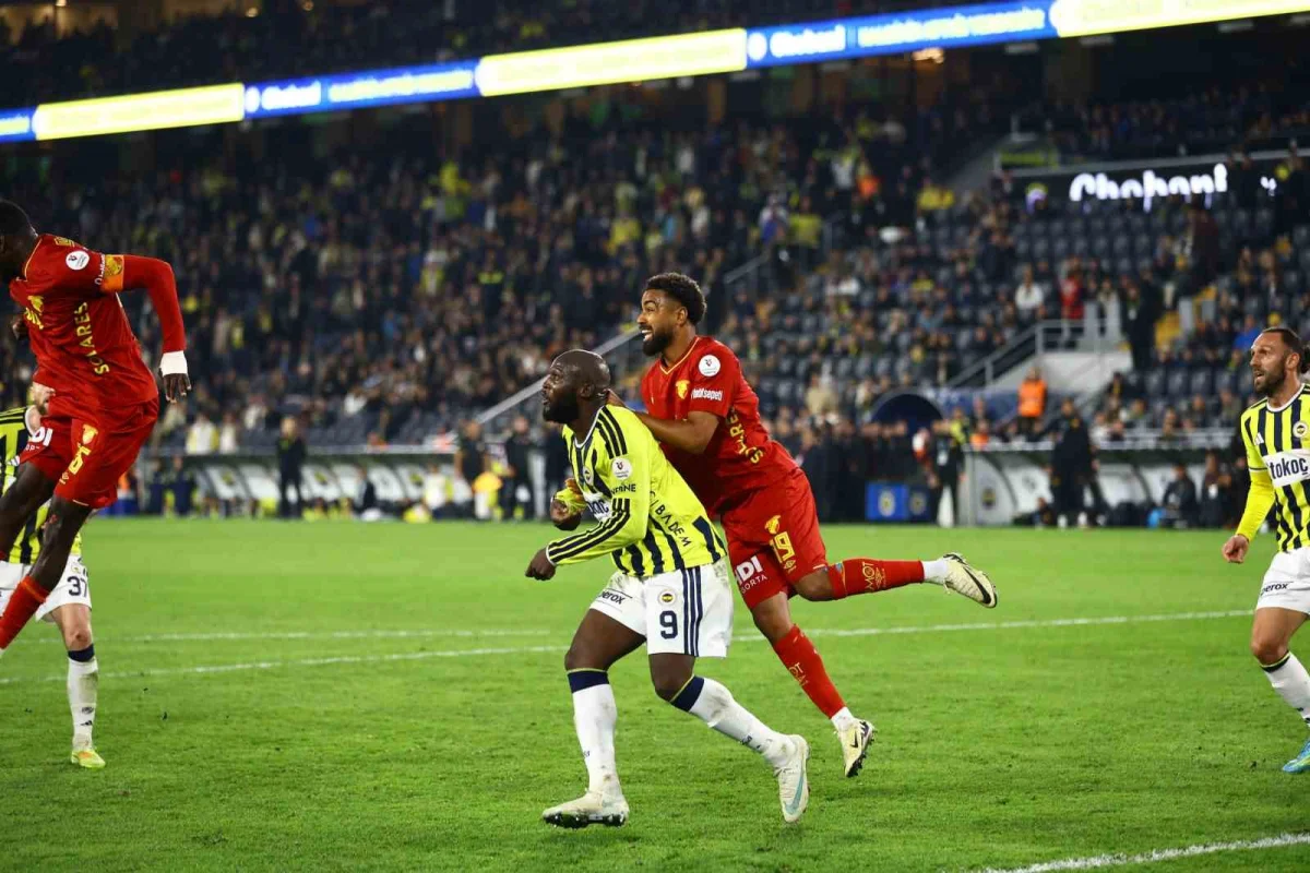 Trendyol Süper Lig'de Fenerbahçe evinde Göztepe'ye mağlup oldu 1