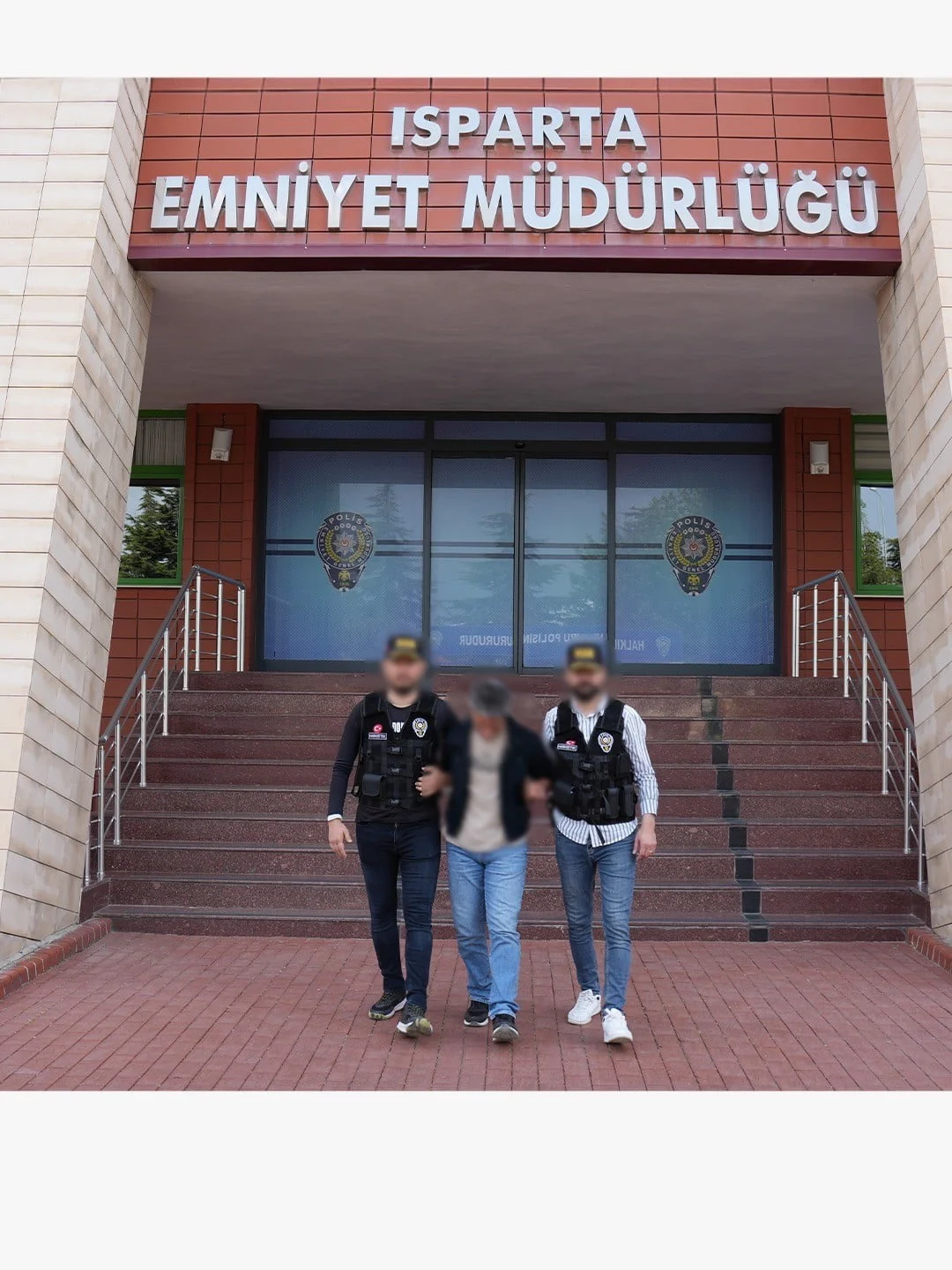 EKİPLERİN ÇALIŞMASI SONUCUNDA YAKALANAN ŞAHIS, EMNİYETTEKİ İŞLEMLERİNİN ARDINDAN CEZAEVİNE TESLİM...