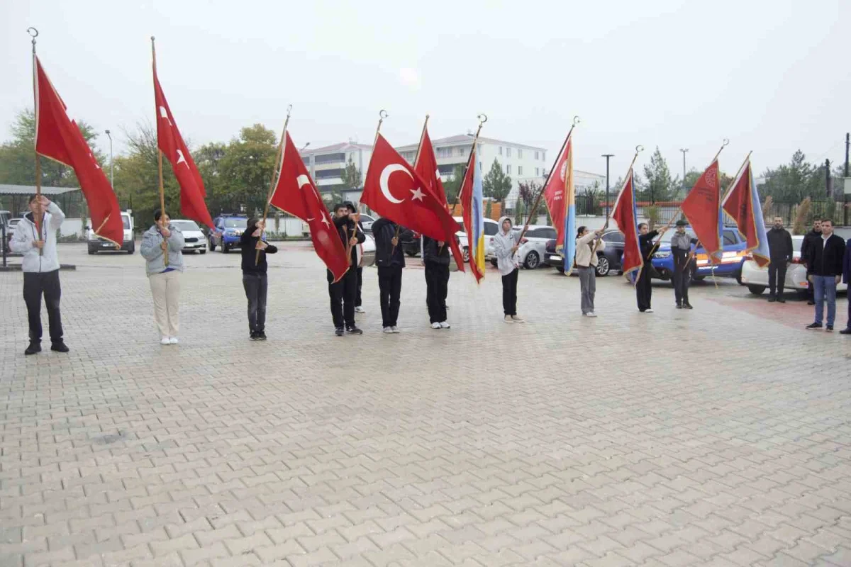 Dicle'de 29 Ekim Cumhuriyet Bayramı kutlamaları çelenk töreniyle başladı 4