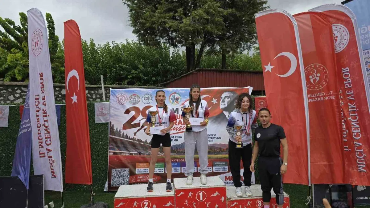 Muğla'da düzenlenen Cumhuriyet Koşusu'nda ödüller sahiplerini buldu 4