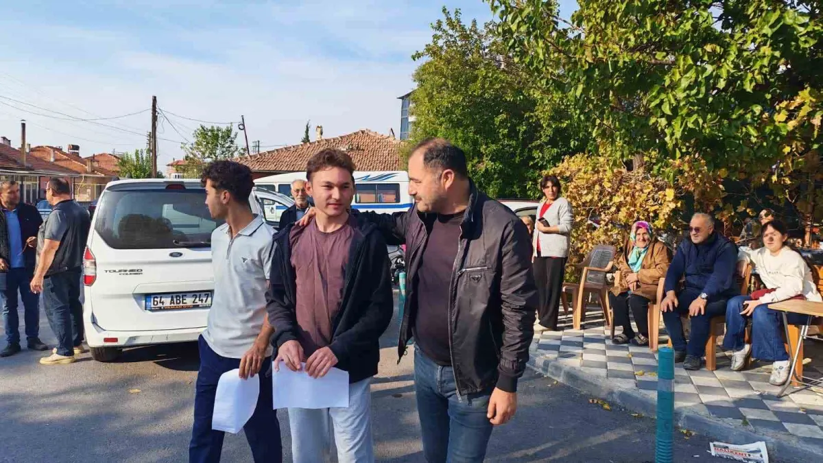 Demirci'de yolda kalan KPSS adaylarını jandarma son dakikada sınava yetiştirdi 5