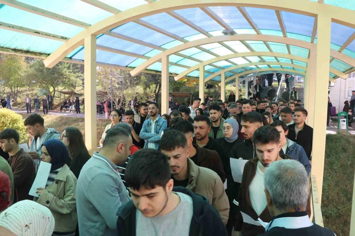 Sivas'ta KPSS heyecanında küpe engeli: Ehliyet getiren aday içeri alınmadı 3