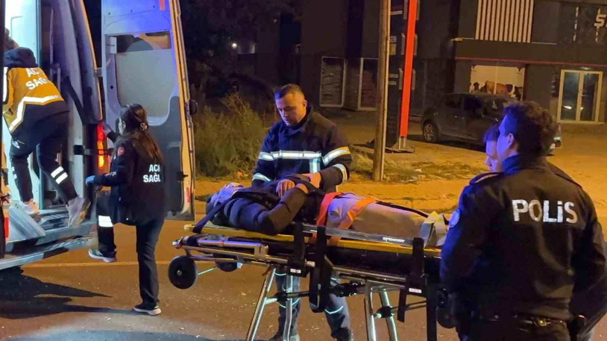 Kayseri'de ağaca çarpan otomobilde sıkışan sürücüyü itfaiye kurtardı 4