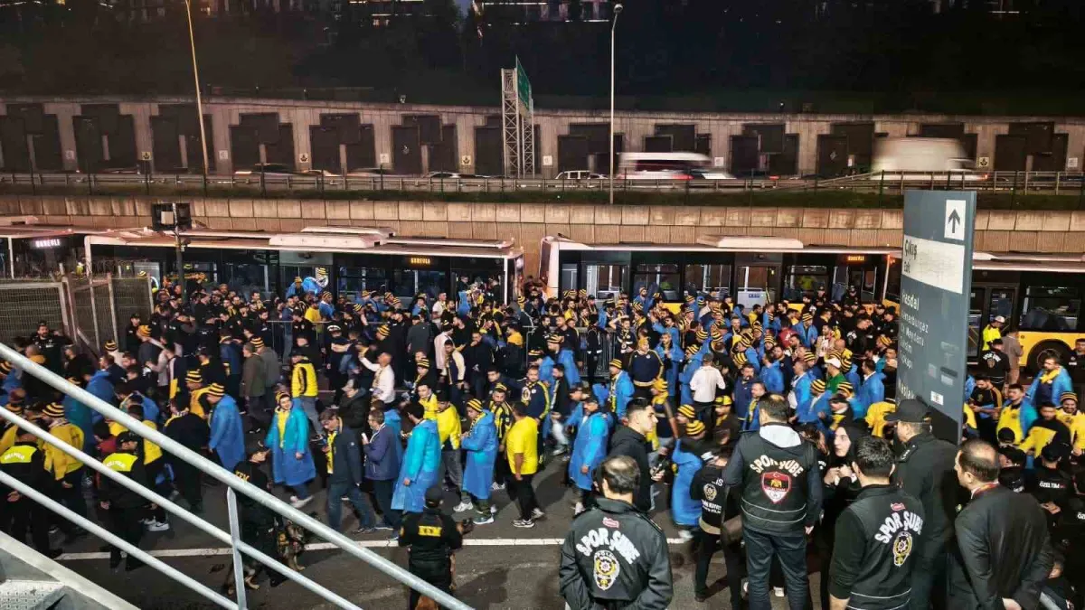 Fenerbahçe taraftarları RAMS Park'a ulaştı 1