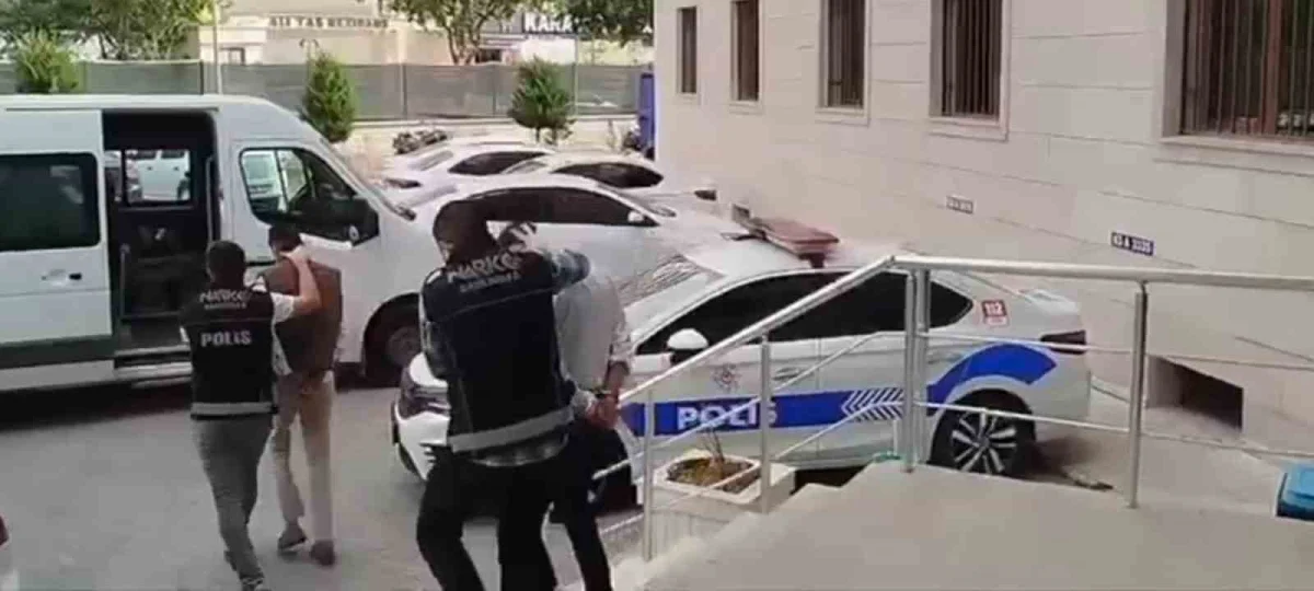 Şanlıurfa'da yolcu otobüsünde 16 kilo 400 gram skunk ele geçirildi 2
