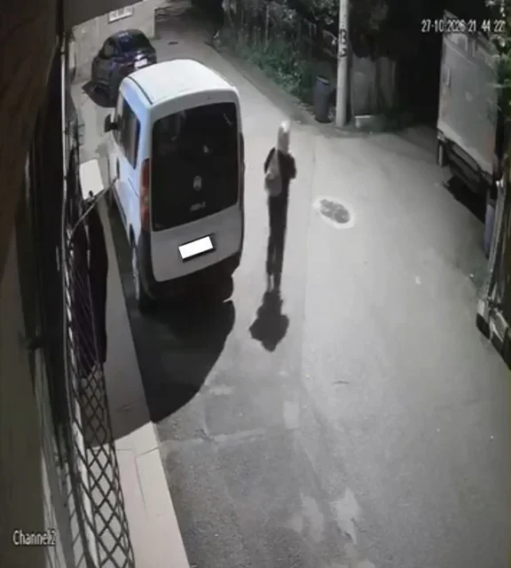 Bursa'da penceredeki çamaşırları seçip çalan şüpheli kamerada 4