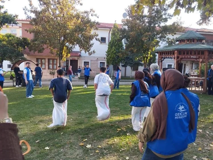 Bilecik'te gönüllü gençler Çocuk Evleri Sitesi'ndeki çocuklarla buluştu 2