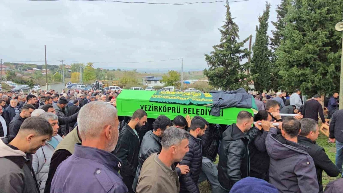 İstanbul'daki inşaatta hayatını kaybeden genç işçi memleketinde toprağa verildi 3