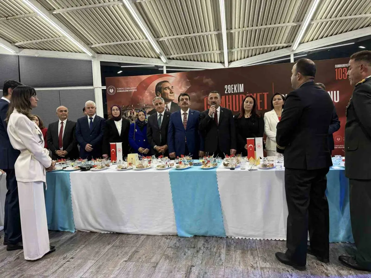 Zonguldak'ta Cumhuriyet Bayramı resepsiyonu: Vali Hacıbektaşoğlu'ndan birlik mesajı 1