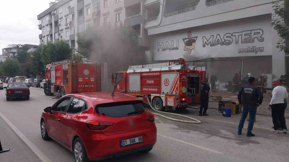 Mersin'in Mut ilçesinde mobilya mağazasında yangın paniği 2