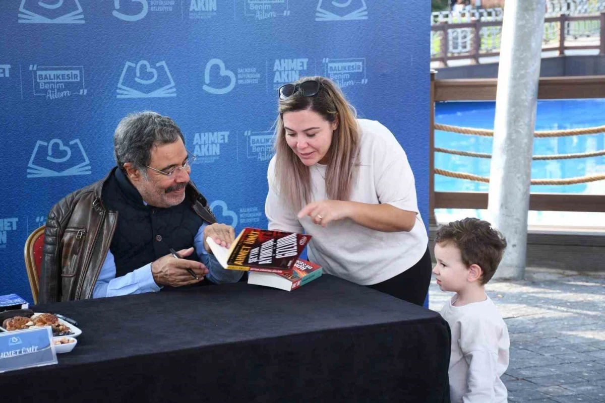 Balıkesir Kitap Fuarı'nda edebiyat dolu günler: Binlerce okur imza ve söyleşilere katıldı 1