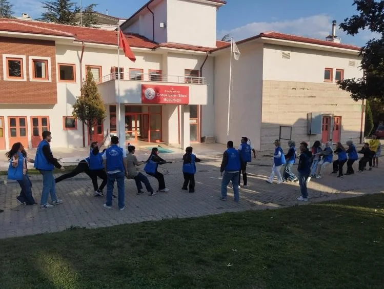 Bilecik'te gönüllü gençler Çocuk Evleri Sitesi'ndeki çocuklarla buluştu 1