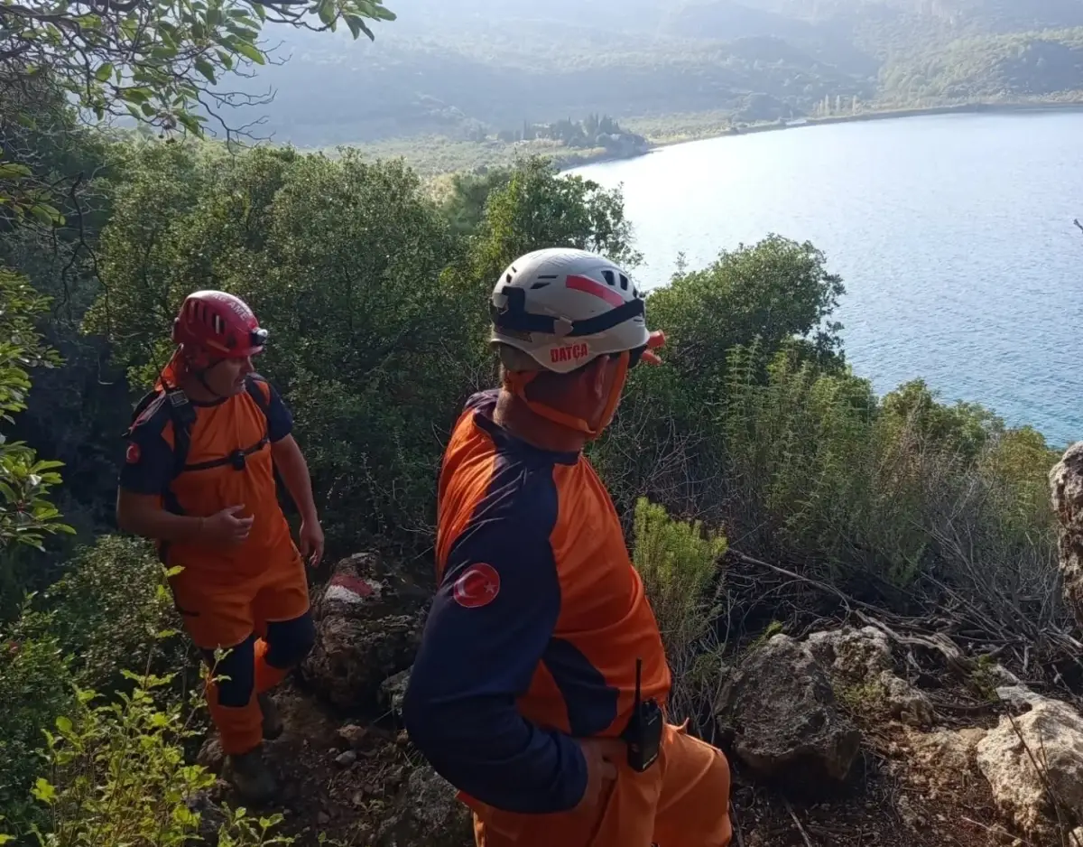 Datça'da yürüyüş sırasında koyda mahsur kalan kişi kurtarıldı 2